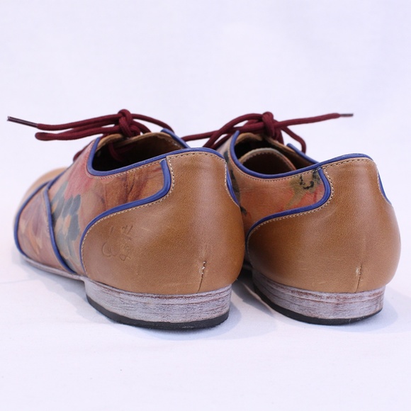*SOLD*John Fluevog Tan Leather Floral Lace Up - Picture 6 of 8